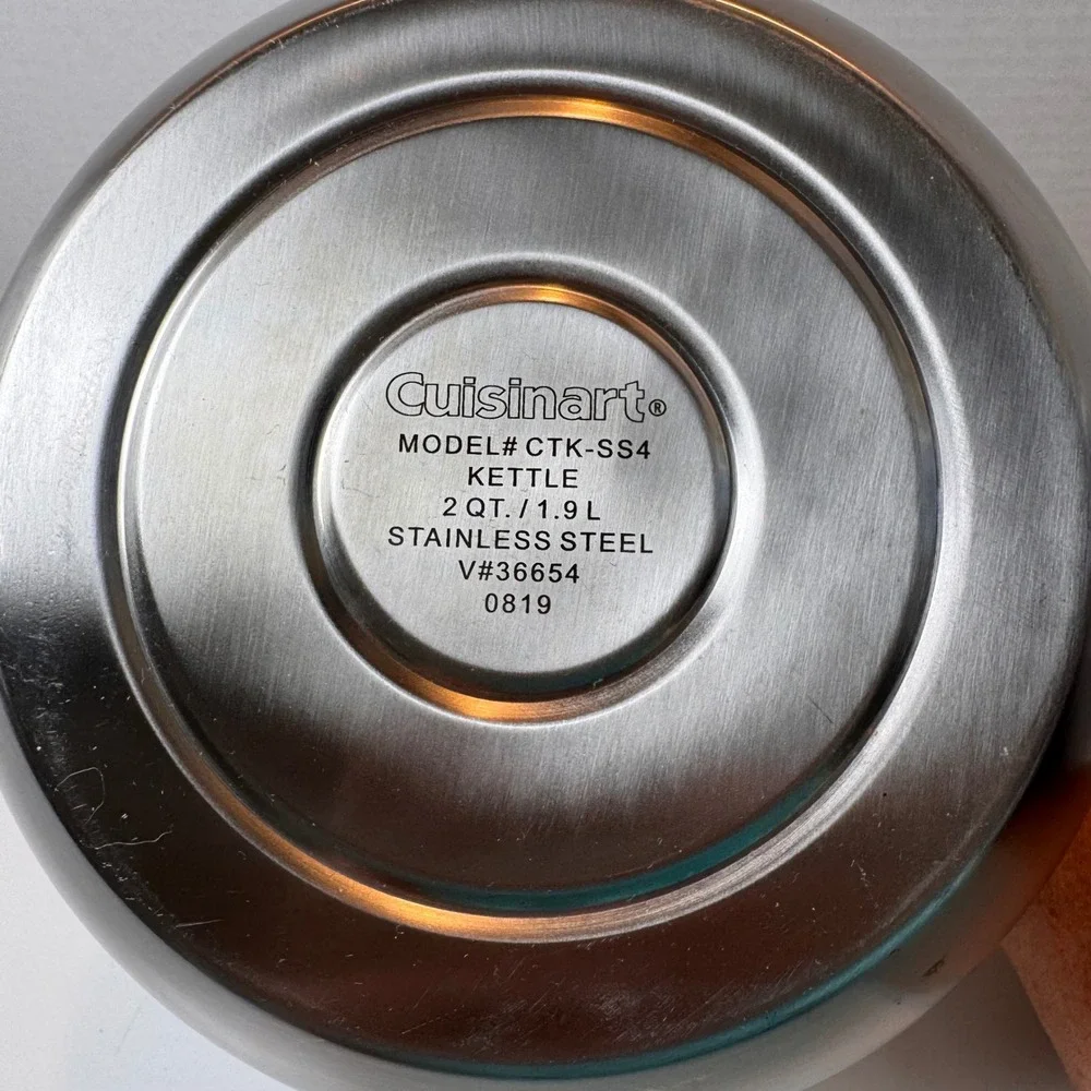 Cuisinart Tea Kettle Unisex 2QT Silver CTK-SS4 Brushed Stainless Steel Whistling